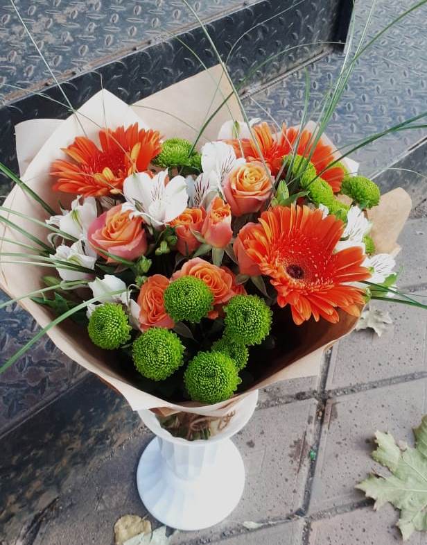 Букет цветов из: Герберы, Хризантемы, Альстромерии и Розы в Железнодорожный Московская область