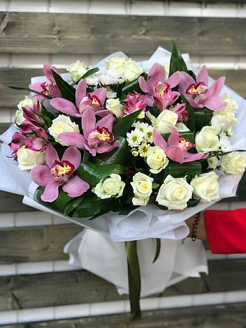 Букет цветов из: Розы и Хризантемы в Железнодорожный Московская область