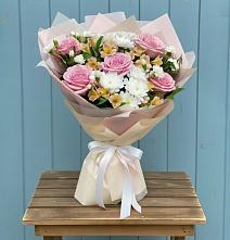 Букет цветов из:  Гвоздики, Орхидеи и Розы #REPLACE_PRED# Железнодорожный Московская область