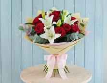Букет цветов из:  Лилии и Розы в Железнодорожный Московская область