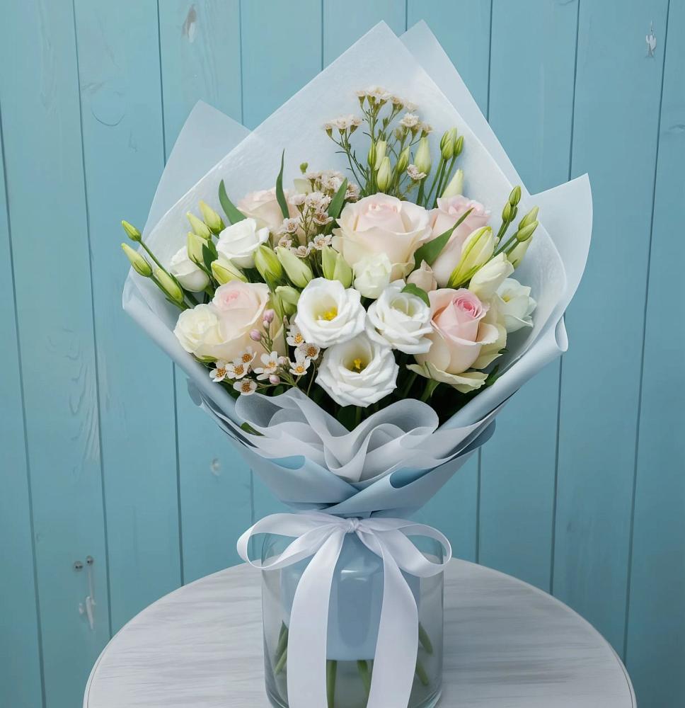 Букет цветов из: Розы и Лизиантусы в Железнодорожный Московская область