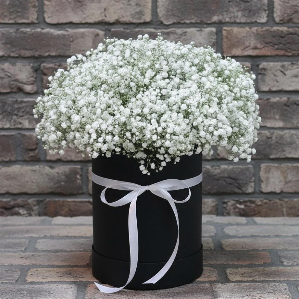 Цветочная композиция из Гипсофила в шляпной коробке в Железнодорожный Московская область