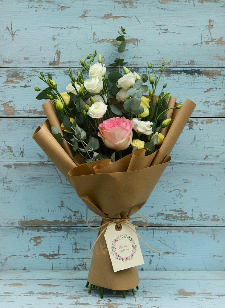 Букет цветов из: Розы и Лизиантусы в Железнодорожный Московская область