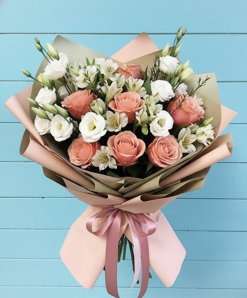 Букет цветов из: Розы, Альстромерии и Лизиантусы в Железнодорожный Московская область