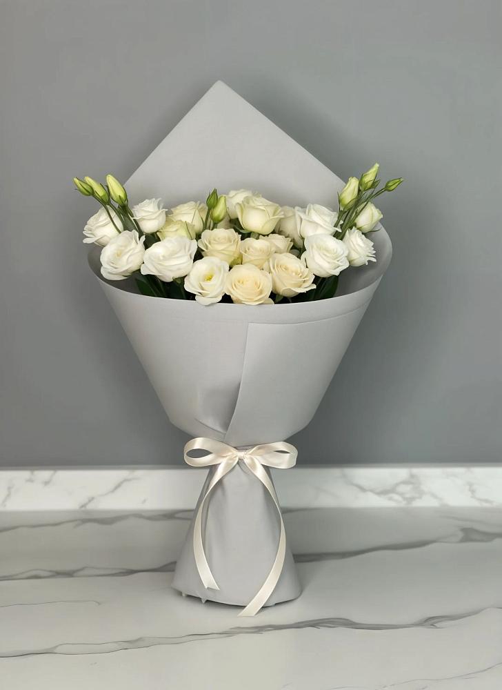 Букет цветов из: Розы и Лизиантусы в Железнодорожный Московская область