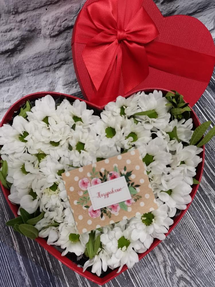 Цветочная композиция из Хризантемы в виде сердца в Железнодорожный Московская область