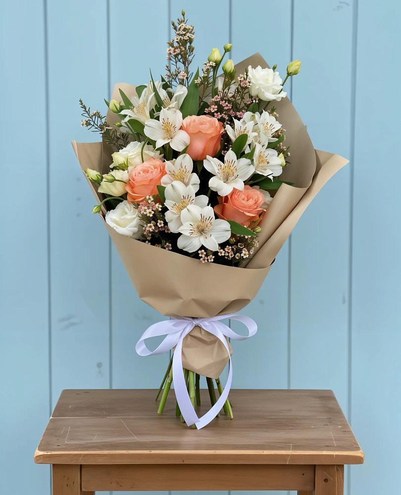 Букет цветов из: Альстромерии, Лизиантусы, Розы и Хризантемы в Железнодорожный Московская область