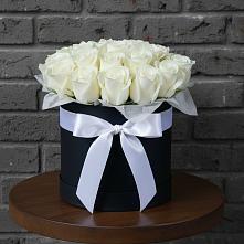 Цветочная композиция из Розы в шляпной коробке в Железнодорожный Московская область